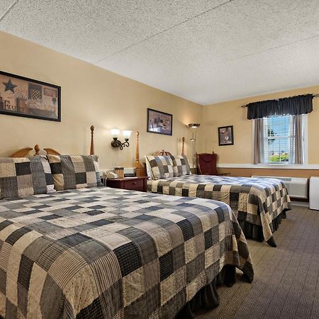 Country Living Inn Smoketown  Bagian luar foto