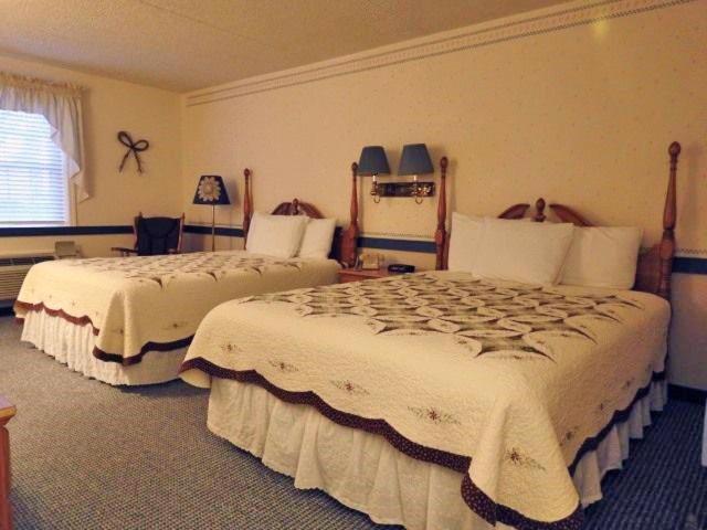 Country Living Inn Smoketown  Bagian luar foto