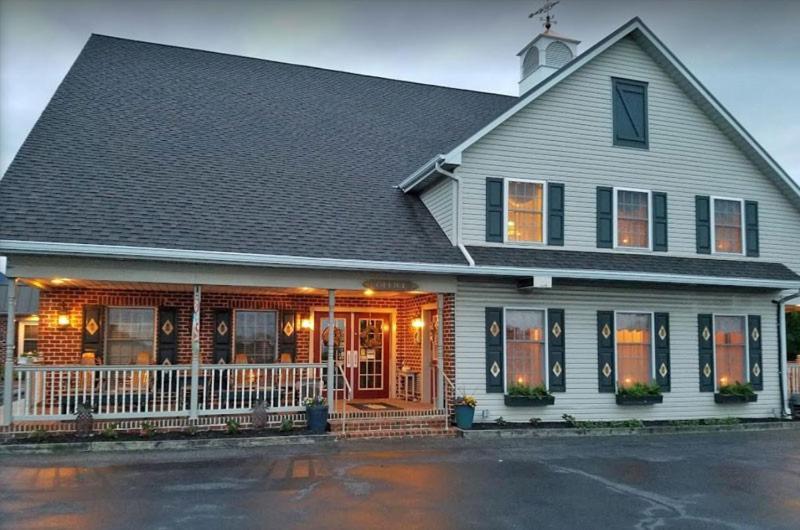 Country Living Inn Smoketown  Bagian luar foto
