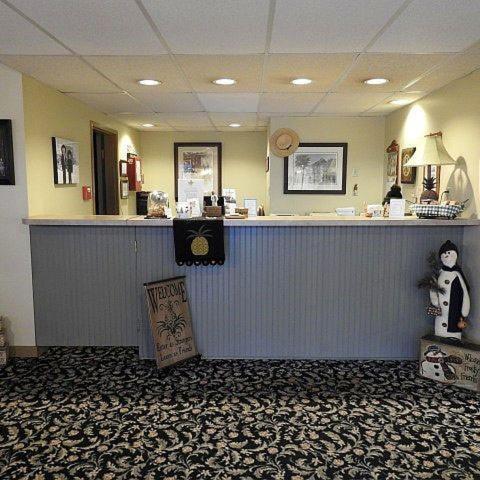 Country Living Inn Smoketown  Bagian luar foto