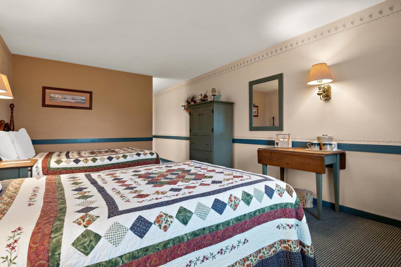 Country Living Inn Smoketown  Bagian luar foto