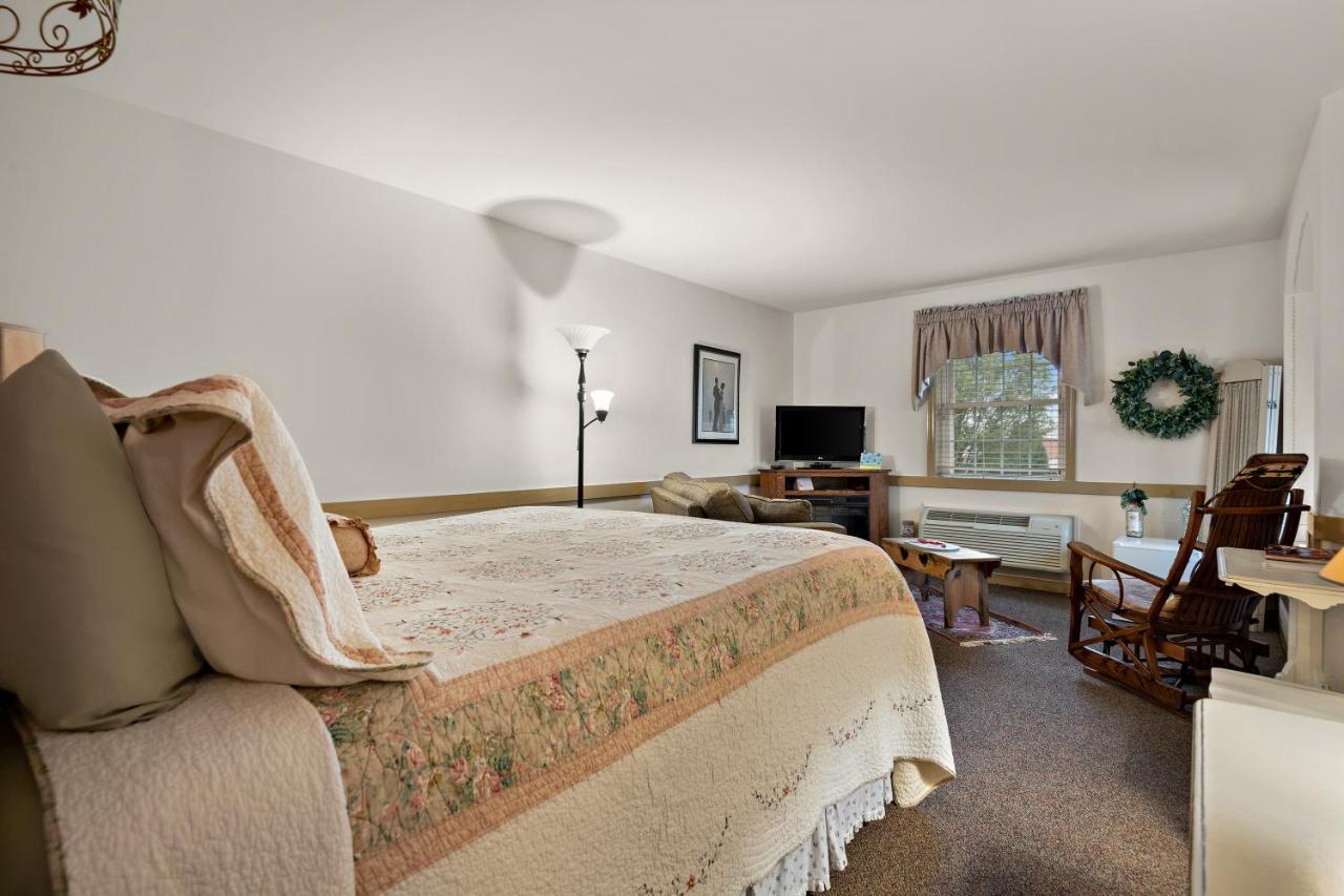 Country Living Inn Smoketown  Bagian luar foto
