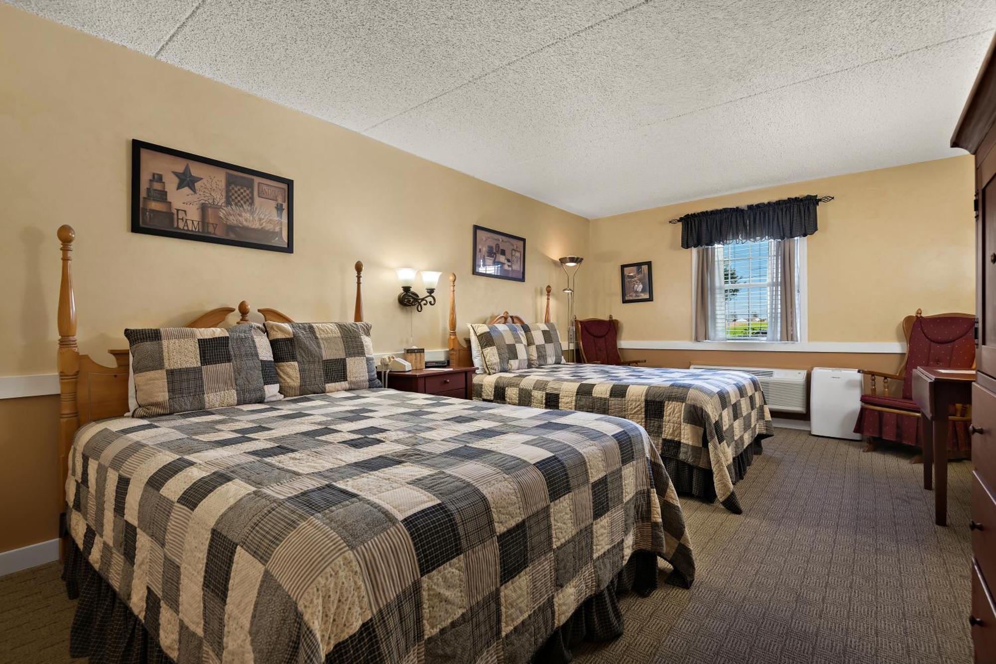 Country Living Inn Smoketown  Bagian luar foto