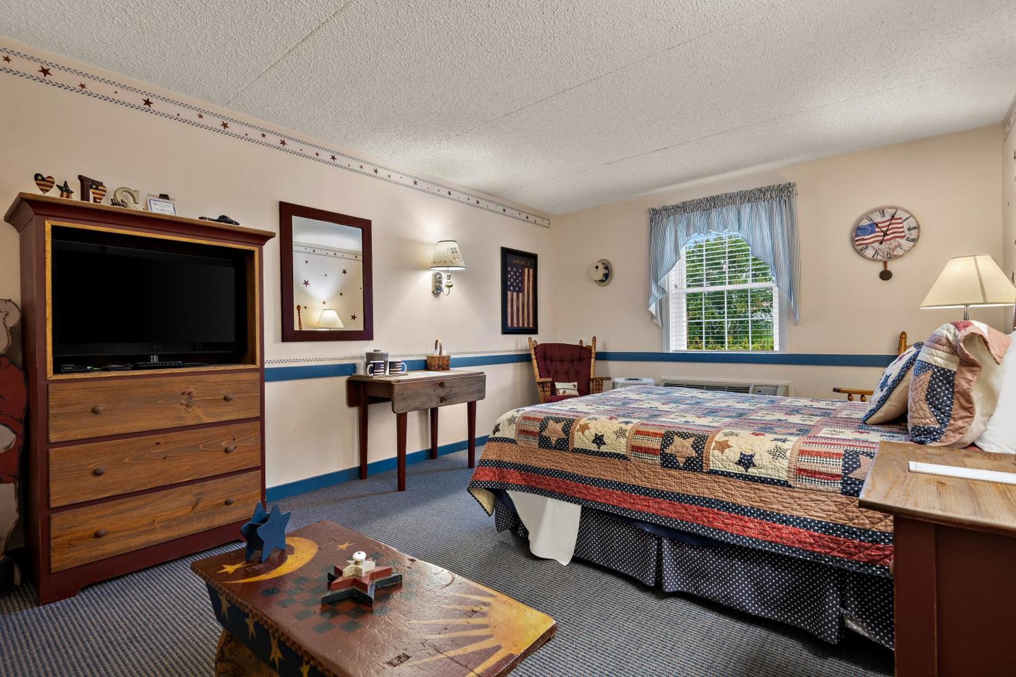 Country Living Inn Smoketown  Bagian luar foto