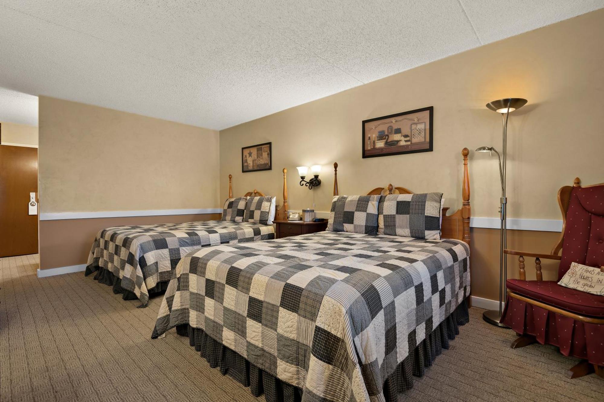 Country Living Inn Smoketown  Bagian luar foto