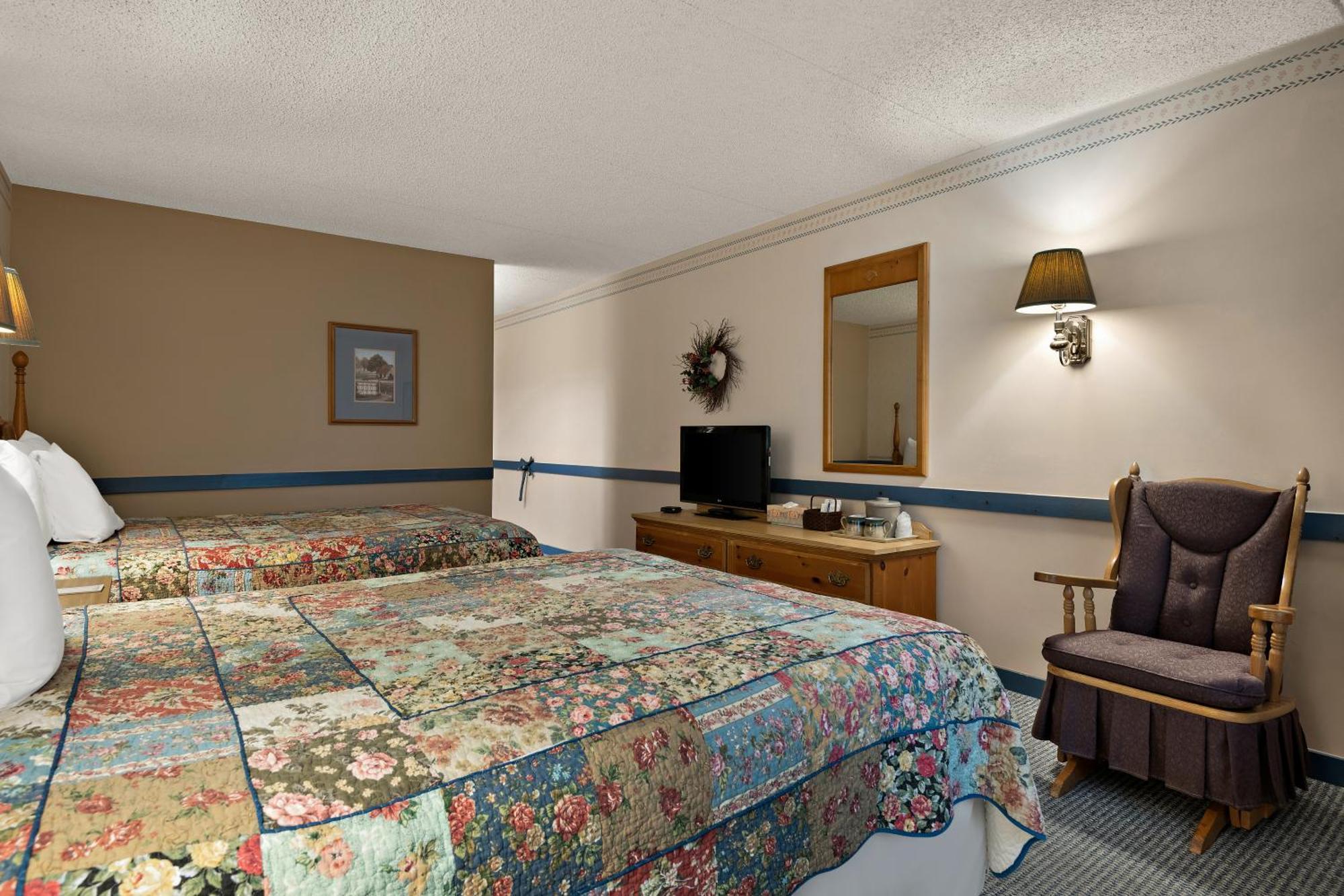 Country Living Inn Smoketown  Bagian luar foto